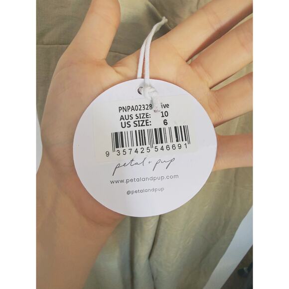 NWT Petal and Pup Orin Short Sleeve Bow Back Jumpsuit Olive Green Size 6 Boho - Picture 11 of 15